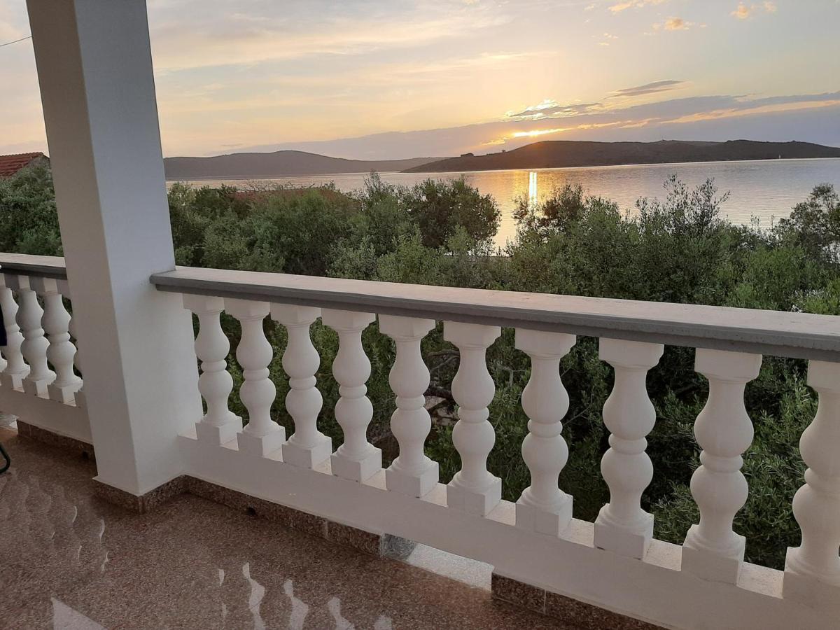 Family House Rebeka Διαμέρισμα Ugljan Εξωτερικό φωτογραφία