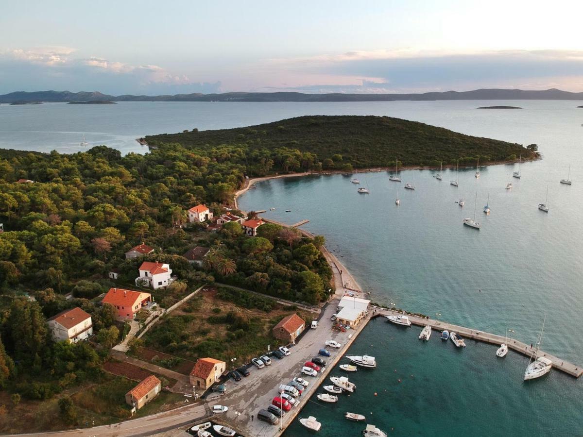 Family House Rebeka Διαμέρισμα Ugljan Εξωτερικό φωτογραφία